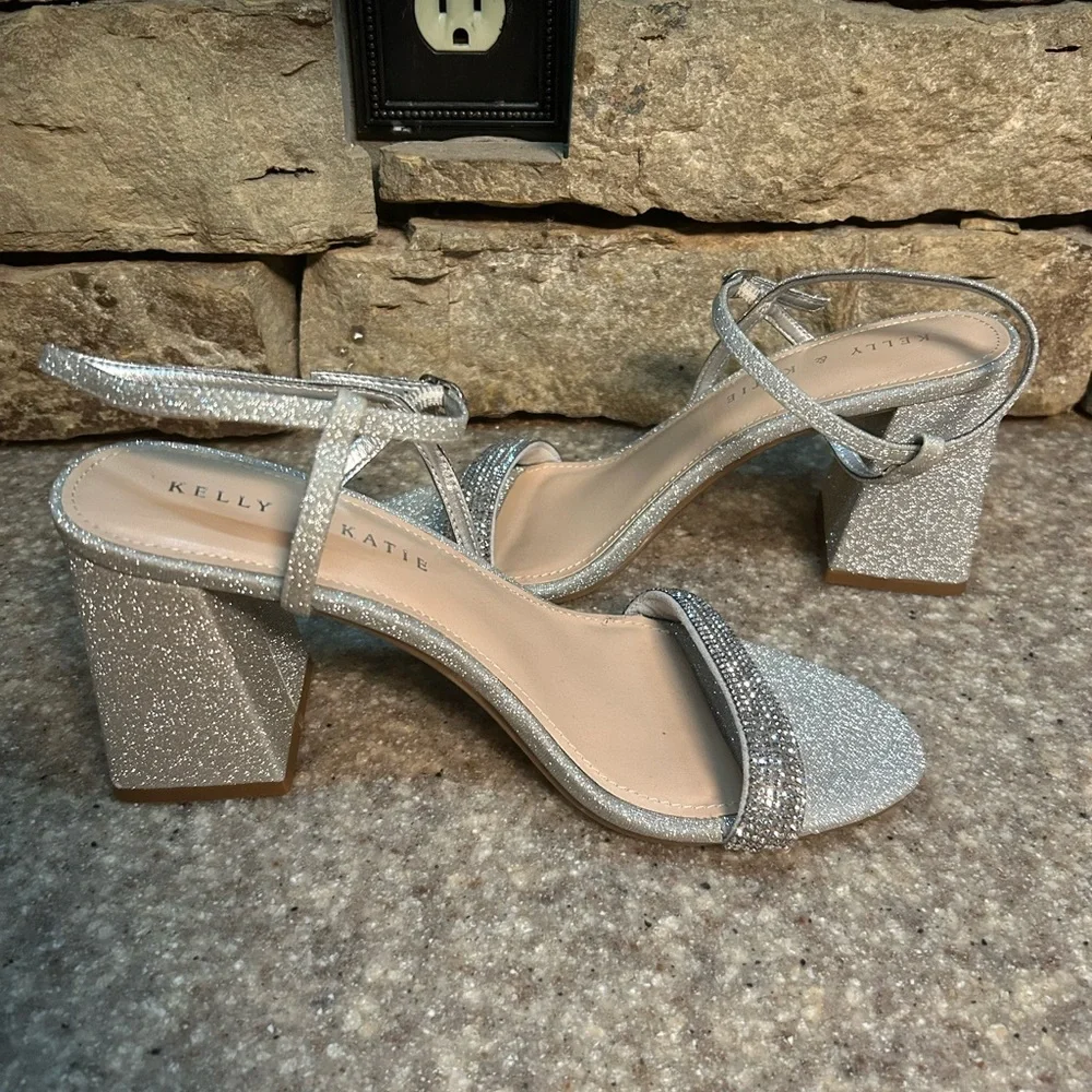 Silver Dress shoe size 7 Kelly & Katie Bechela Wide